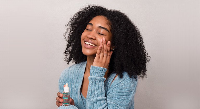 model using skin serum