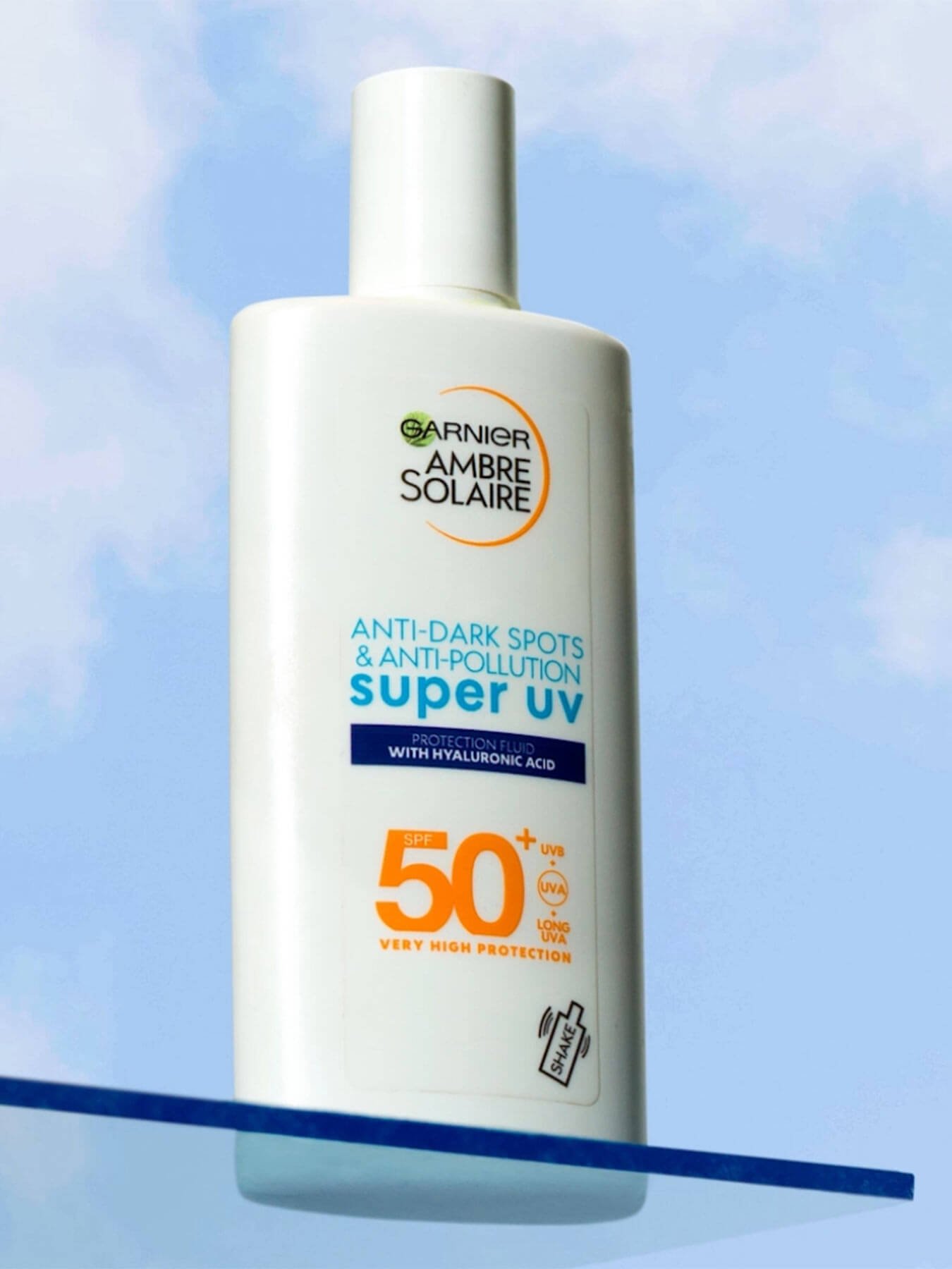 Super UV Ambre Solaire Face Fluid packshot outside with sky background