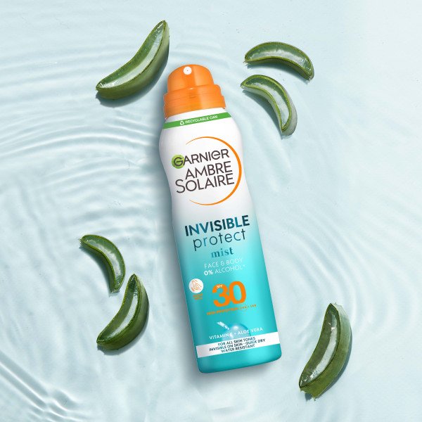 Invisible Protect Sun Protection Mist Spray SPF30 LIFESTYLE